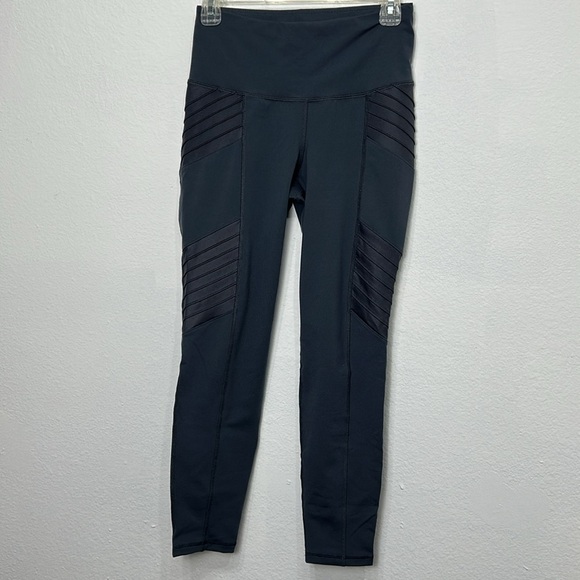 Old Navy Active Charcoal Leggings - Picture 3 of 6